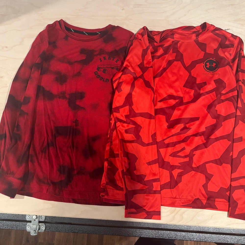 Under Armour Red HeatGear Loose Fit Shirt and skate board shirt-size medium